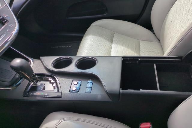 2016 Toyota Avalon Hybrid XLE Premium