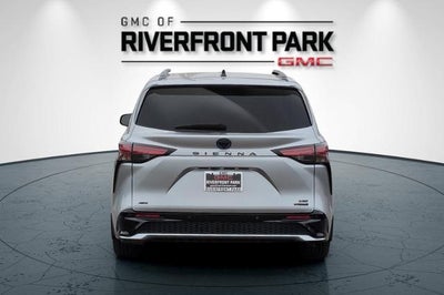 2024 Toyota Sienna LE
