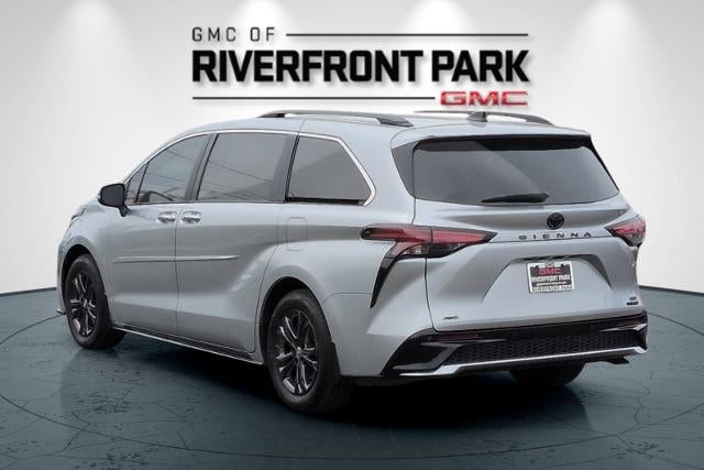 2024 Toyota Sienna LE
