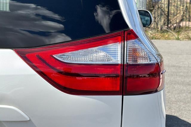 2019 Toyota Sienna XLE
