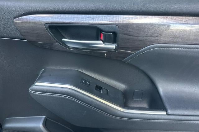 2021 Toyota Highlander Hybrid Platinum