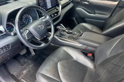 2021 Toyota Highlander Hybrid Platinum