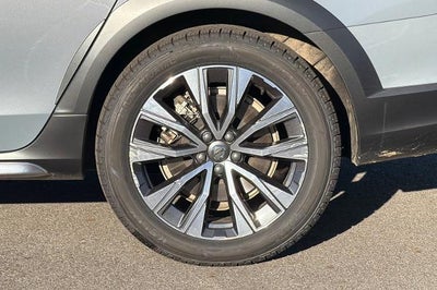 2022 Volvo V90 Cross Country Base