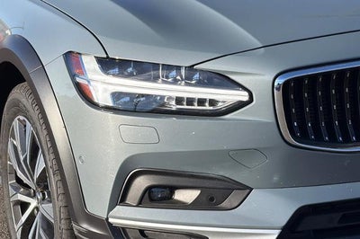 2022 Volvo V90 Cross Country Base