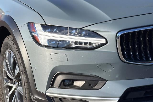 2022 Volvo V90 Cross Country Base
