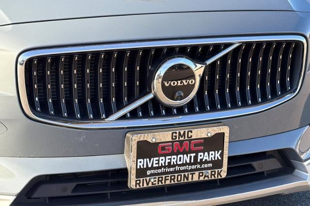 2022 Volvo V90 Cross Country Base