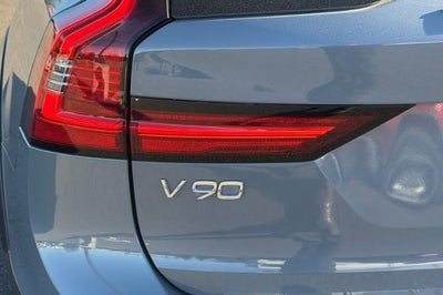 2022 Volvo V90 Cross Country Base