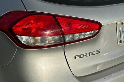 2016 Kia Forte 5-Door LX