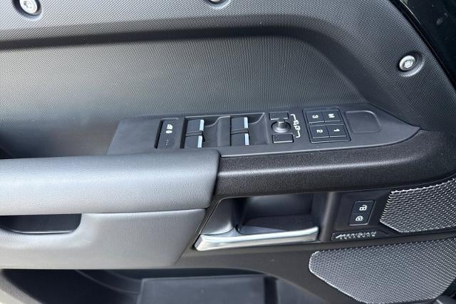 2024 Land Rover Defender V8