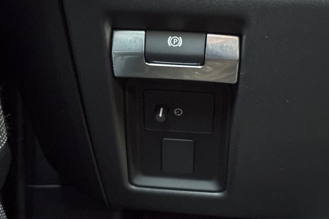 2024 Land Rover Defender V8