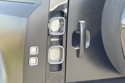 2024 Land Rover Defender V8