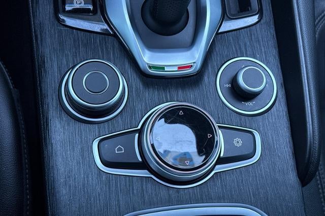 2023 Alfa Romeo Giulia BASE